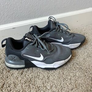 MENS AIR MAX ALPHA TRAINER 5 CROSS TRAINING SHOE